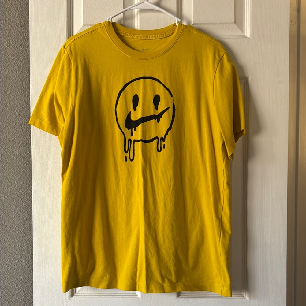 Nike - Yellow T-Shirt with Dripping Smiley Face